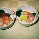 Akai Ringo - 「鮭の飯すし」「名物イカのすし」