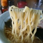 味のさつま - 半透明な感じで少し縮れてる麺ですね。