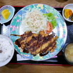 なか栄 - チキンカツ定食（700円）日替わり。