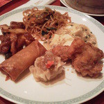 中国料理 李芳 - 時計回りに　牡蠣入り焼きそば・白い麻婆豆腐・鶏のから揚げ・焼売・春巻・鶏肉とセロリのピリ辛炒め