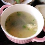 かわらのけむり - ランチのスープ（わかめ、もやし、玉子入り）