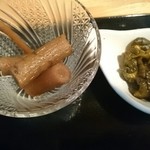 Hasumi - 小鉢の牛蒡煮と漬物