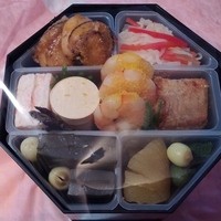 賛否両論 - おせち料理三段重