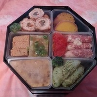 賛否両論 - おせち料理三段重