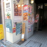 スペイン海鮮料理 ラ マーサ - ビル奥、手前の書店が真立ちすぎ気づかす通り過ぎます!!