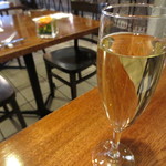 スパークリングワイン￥700