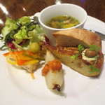 タパスとパエリアランチ￥1500（タパス5種盛り合わせ）