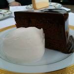 ハウス オブ フレーバーズ - 高さもあり、写真の印象より実物の方が大きいです。