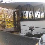 ハウス オブ フレーバーズ - 外観・少し逆光が（；^ω^）