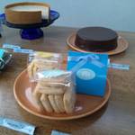 ハウス オブ フレーバーズ - 焼き菓子とケーキサンプル。