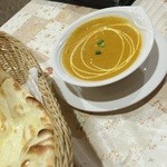 シプラインディアンレストラン - ナンが美味しい、シーフードがオススメ。