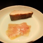 鮨し人 - ・サワラ燻製・鰤生ハム
      