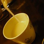 手打ち蕎麦 かね井 - 丁度いい感じのそば湯を注ぎいれ。