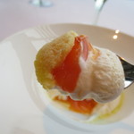 アジュール フォーティーファイブ - 中にはオレンジのピューレが。さっぱりとします。