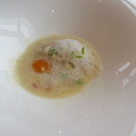 アジュール フォーティーファイブ - 中にはウズラの卵、ホタテや白身のムースなども使った、あっさりとしながらも奥の深い味わいです。