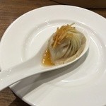 鼎泰豊 - 小籠包の中は肉汁で一杯