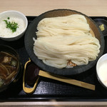本格手打うどん 大河 - 鶏そぼろと茄子のつけ麺（特特盛）（冷たい麺）