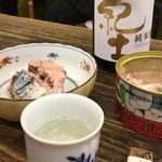 Juuichiya Nomura Saketen - サバ水煮缶と日本酒で〜(^.^)