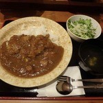 亭久五 - 火曜日の　ランチメニューは、カレー