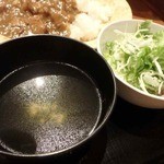 亭久五 - 以前と違って、サラダとスープがついてます