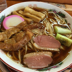 とんこつらーめん ひかり - 2015年12月29日火曜日限定
      赤いきつね