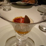 半熟たまご、桃のピューレ、クリームをどうぞ一緒に召し上がれ、と