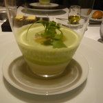 ハマグリの入った一品、下はバージンオイルのゼリー