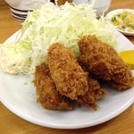 とんかつ 山さき - 大ぶりカキフライが5つ