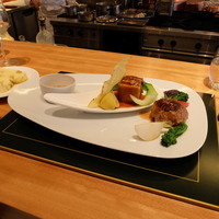 ラトリエ・ムッシュー - 頼んでおいたのは梅山豚のワンプレート（税込み３２４０円）です
