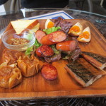 おまかせ燻製5種盛り合わせ￥880