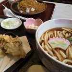 Sobadokoro Amiya - 舞茸天ぷらうどん（750円）、ミニカレー丼（350円）