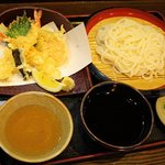 Kanafuku - 天ざるうどん1，000円也。天ぷらもその都度揚げております。