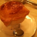 ビストロカタオカ - パイ包みのスープ