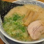 丸源ラーメン - こってりとんこつ白醤シロジャン　661円