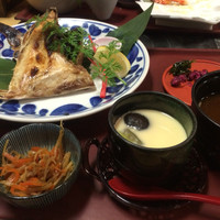 季節の魚と釜飯 魚信 - 【限定】鰤のかま焼き定食