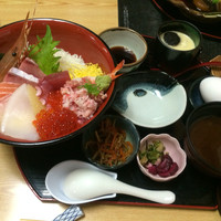 季節の魚と釜飯 魚信 - 海鮮丼