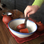 芋仔蕃薯 - 烏龍茶を淹れてもらう