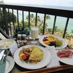 Hyatt Regency Waikiki Beach Resort and Spa - 