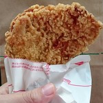 MOS BURGER - 何年も前から比べると味がとても濃くなった気がするモスチキン。もうちょっと薄味で良いです。