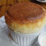 ローダーデール - 焼きたてスフレ シンプルなグリュイエールチーズ