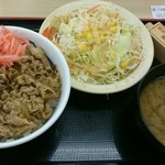 Matsuya - プレミアム牛丼(肉多いw)＋サラダ