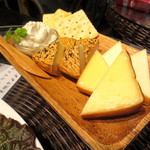 スモキチ - チーズの盛り合わせ￥880