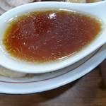 寿製麺 よしかわ - 煮干しそば(黒)スープ。