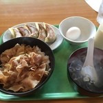 おなかの友達 萬来 - 永遠の超スタミナ丼 小盛と餃子