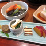 南禅寺 順正 - 炊き合わせ、胡麻豆腐、前菜。