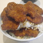 Tonkatsu Tarou - 特製カツ丼、下の段が見えてきました