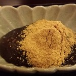 わらび餅アップ。本物の色です。