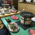 焼肉 はせ川 - こんな感じ。始まる前。