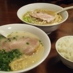 麺屋 菜々兵衛 - 【手前】鶏白湯塩とライス、【奥】夜みそ 2016年1月