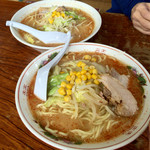 喜八 - H27.12.26 みそラーメン 中辛「中盛」との比較